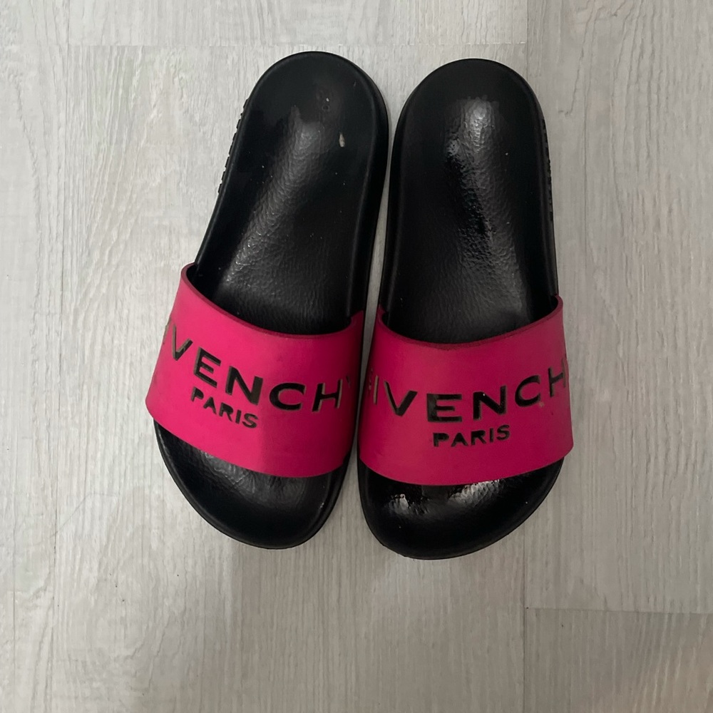 Size 6 givenchy pool slides